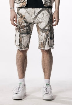 KIND RED Essential Camo cargo shorts in tan and green camouflage pattern, casual men's shorts with multiple pockets.
