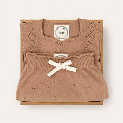 Scandinavian_Baby_Gift_Box_with_Knitted_Baby_Clothes
