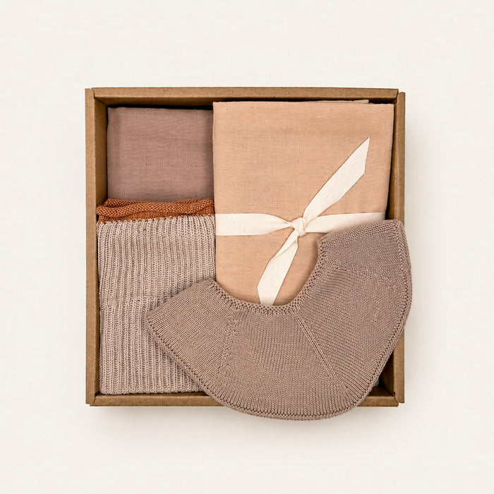 Baby Gift Box with two muslin cloths, knitted baby bib and organic cotton washcloth in soft Scandinavian colours by Saga Copenhagen.