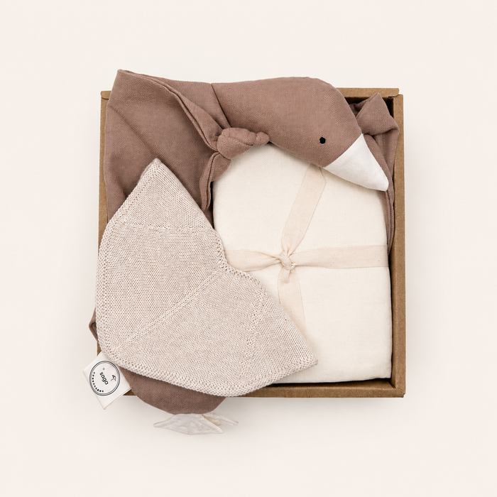 Baby Gift Box with organic cuddle cloth, muslin cloth and knitted baby bib in soft neutral colours by Saga Copenhagen.