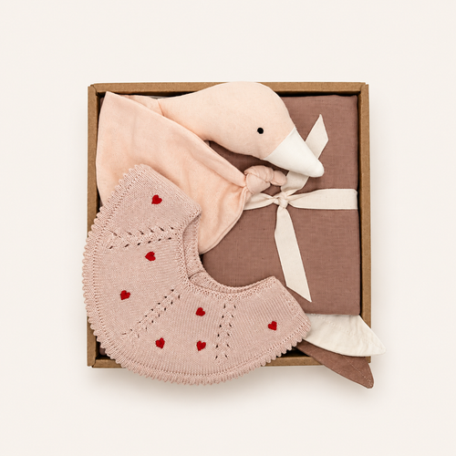 Baby Gift Box with cuddle cloth, muslin cloth and knitted Hearts baby bib in soft Scandinavian colours by Saga Copenhagen.