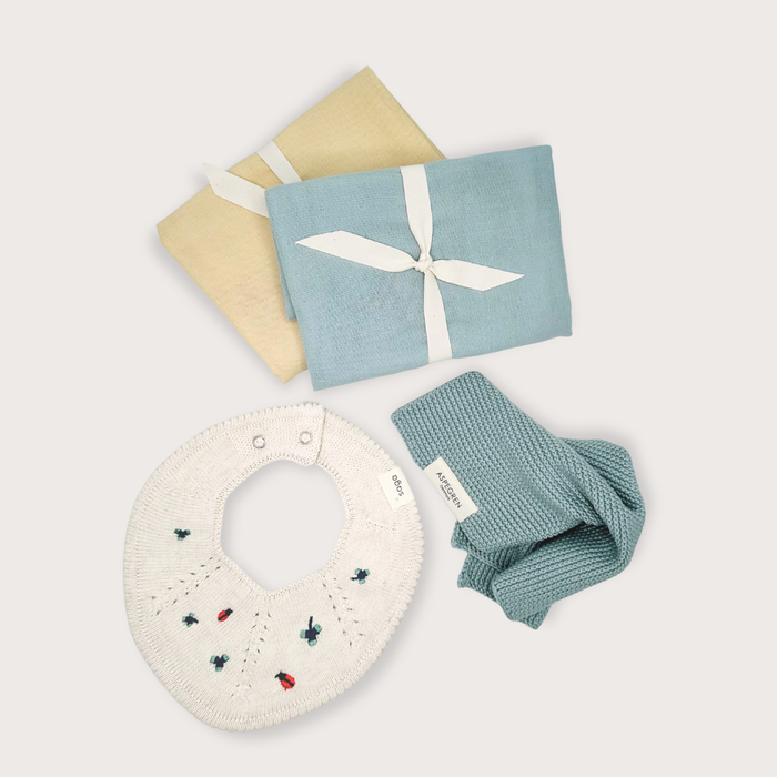 Organic Baby Gift Box with Flora Ladybug Garden knitted bib, muslin cloths and organic washcloth – Scandinavian newborn and baby shower gift