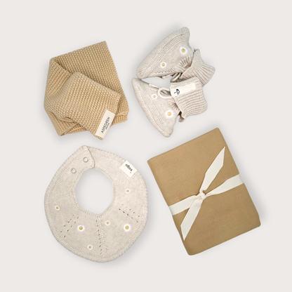 Organic Baby Gift Box with Daisy knitted bib, baby booties, muslin cloth and washcloth – luxury newborn and baby shower gift