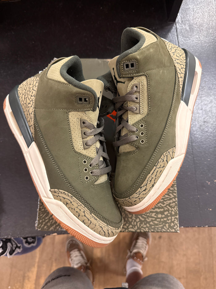Pre owned Jordan 3 Family Affair